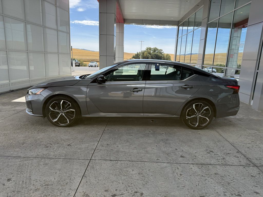 Used 2024 Nissan Altima 2.5 SR FWD image 5