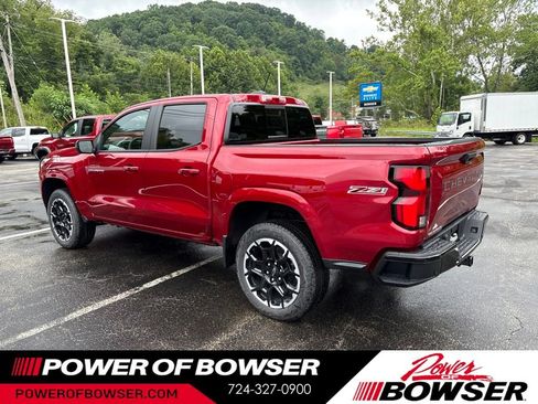 Used 2026 Chevrolet Colorado Z71 w/ Technology Package AWD/4WD image 3