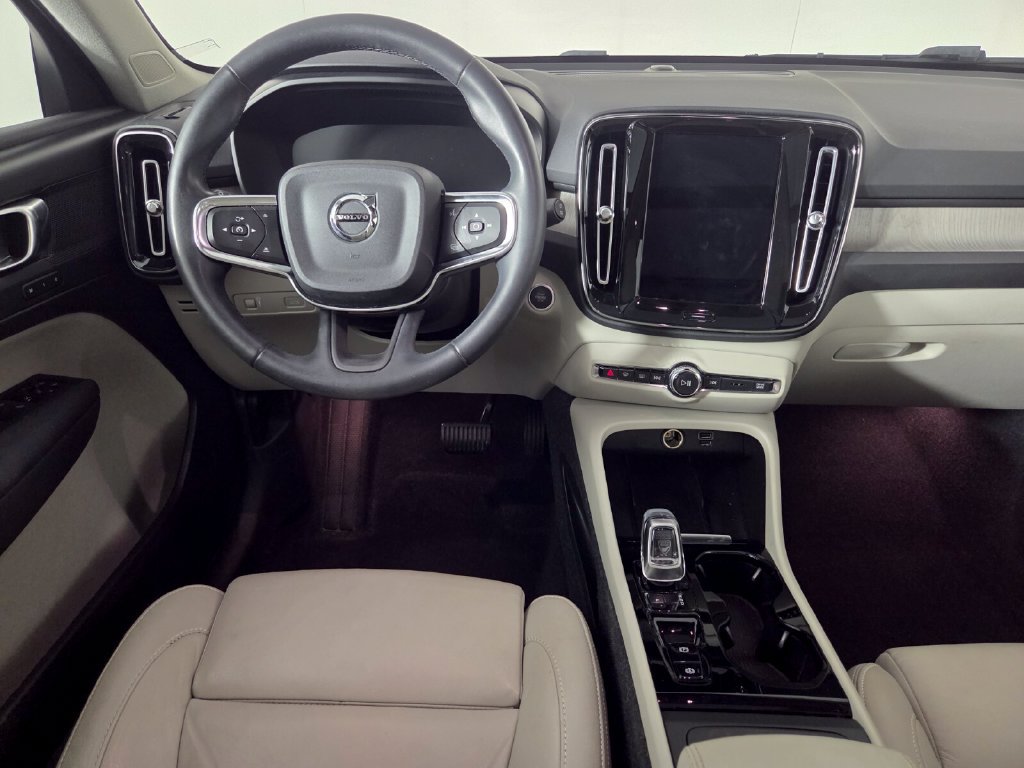 Used 2022 Volvo XC40 T4 Inscription FWD image 25