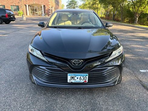 Used 2019 Toyota Camry XLE FWD image 8