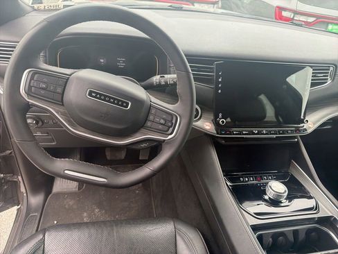 Used 2024 Jeep Wagoneer L Series II w/ Flexible Seating Group RWD image 10