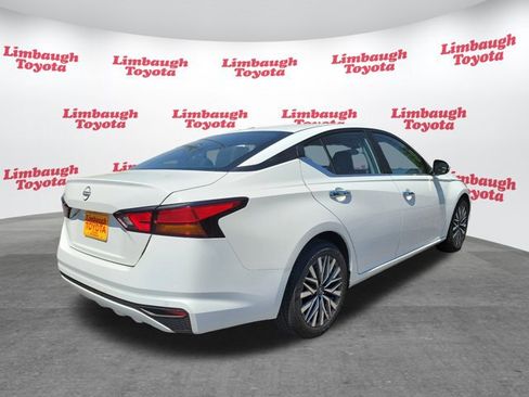 Used 2025 Nissan Altima 2.5 SV FWD image 21