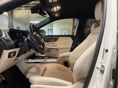 Used 2025 Mercedes-Benz GLA 250 4MATIC image 9