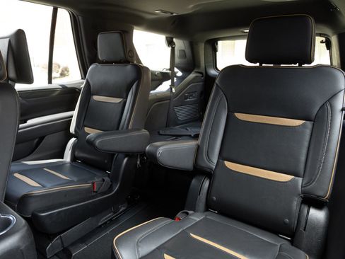 Used 2021 GMC Yukon AT4 w/ Rear Media and Nav Package AWD/4WD image 27