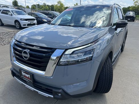 Used 2022 Nissan Pathfinder Platinum w/ Cargo Package AWD/4WD image 3
