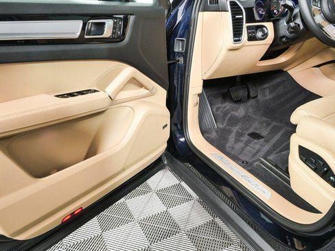 Certified 2023 Porsche Cayenne Platinum Edition AWD/4WD image 8