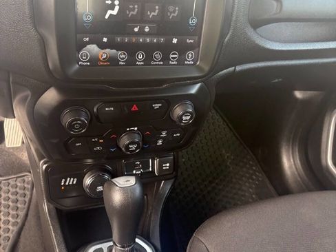 Used 2018 Jeep Renegade Latitude w/ UConnect 8.4 Nav Group image 14