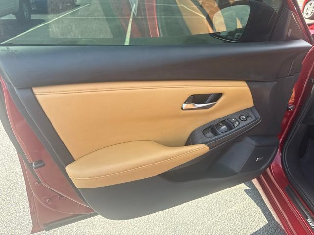 Used 2025 Nissan Sentra SV w/ SV Premium Package FWD image 12