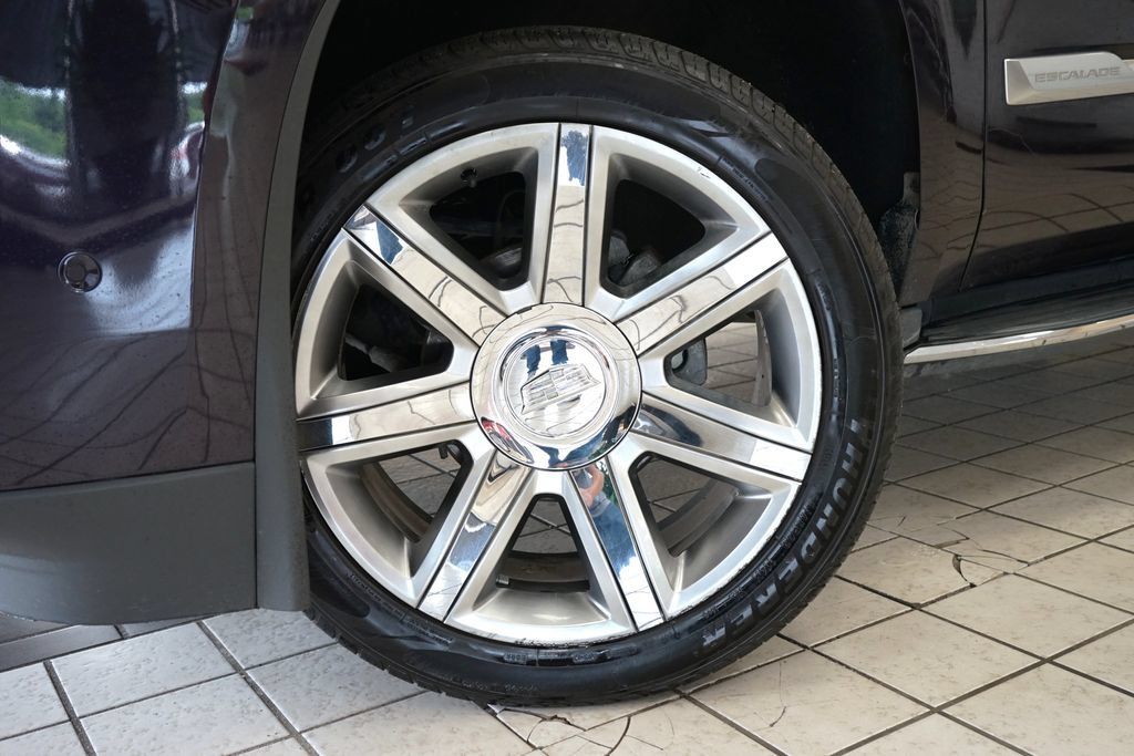 Used 2018 Cadillac Escalade Luxury AWD/4WD image 61