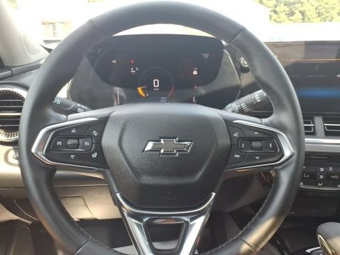 Used 2025 Chevrolet Trax ACTIV w/ Sunroof Package FWD image 25