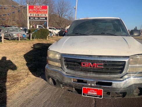 Used 2003 GMC Sierra 1500 SLE w/ Off-Road Package AWD/4WD image 8