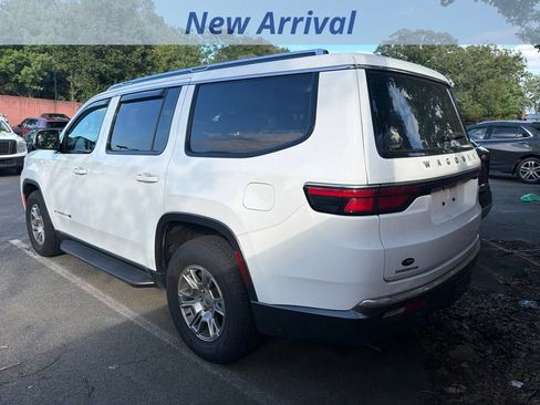 Used 2022 Jeep Wagoneer Series I AWD/4WD image 4