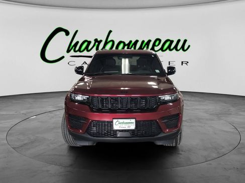 Used 2023 Jeep Grand Cherokee Altitude AWD/4WD image 8