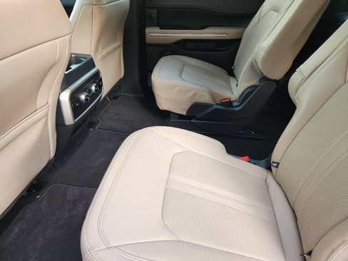 Used 2023 Ford Expedition Limited AWD/4WD image 29