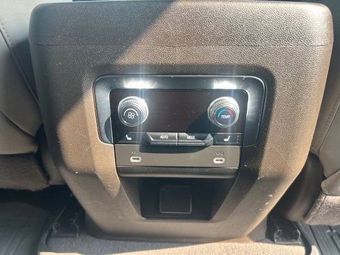 Used 2023 GMC Yukon SLT w/ SLT Premium Package RWD image 11