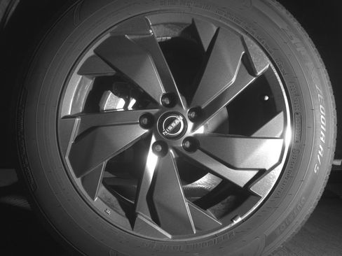 Used 2025 Nissan Rogue SV FWD image 12