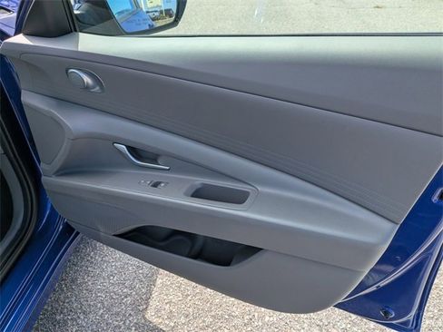 Used 2024 Hyundai Elantra SEL image 32