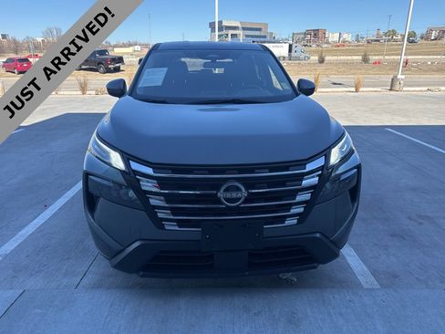 Certified 2025 Nissan Rogue SV image 2