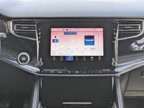 Used 2022 Jeep Wagoneer Series II w/ Convenience Group I image 17