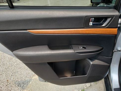Used 2014 Subaru Outback 2.5i Limited w/ Moonroof Package AWD/4WD image 13