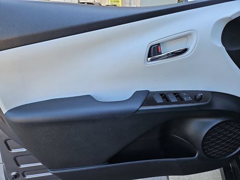 Used 2019 Toyota Prius LE AWD/4WD image 13