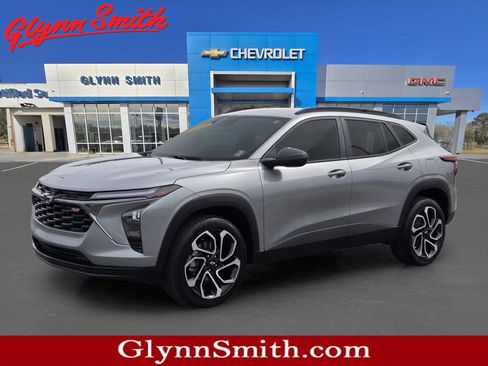 Used 2025 Chevrolet Trax RS w/ Driver Confidence Package FWD image 1