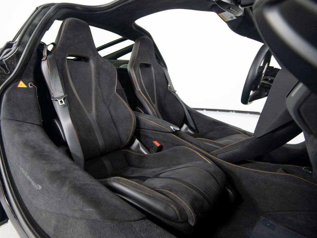 Used 2025 McLaren 750S RWD image 31