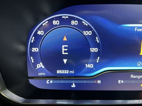 Used 2023 Chevrolet Tahoe Z71 w/ Luxury Package image 13