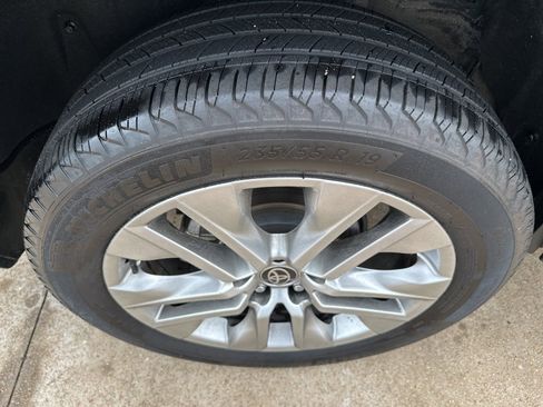 Used 2024 Toyota RAV4 XLE Premium image 21