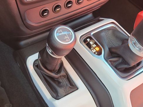 Used 2022 Jeep Wrangler Unlimited Sport image 27