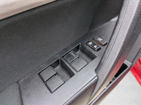 Used 2019 Toyota Corolla LE image 9