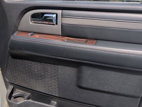 Used 2015 Ford Expedition Platinum RWD image 40