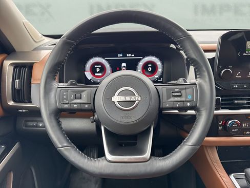 Used 2024 Nissan Pathfinder Platinum image 16