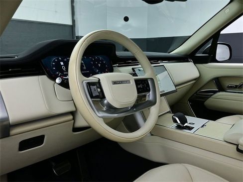 Used 2024 Land Rover Range Rover SE image 4