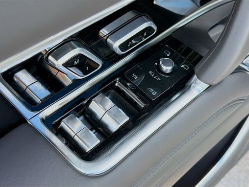 New 2025 Land Rover Range Rover SE image 26