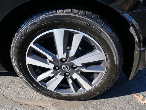 Used 2021 Nissan Versa SV image 34