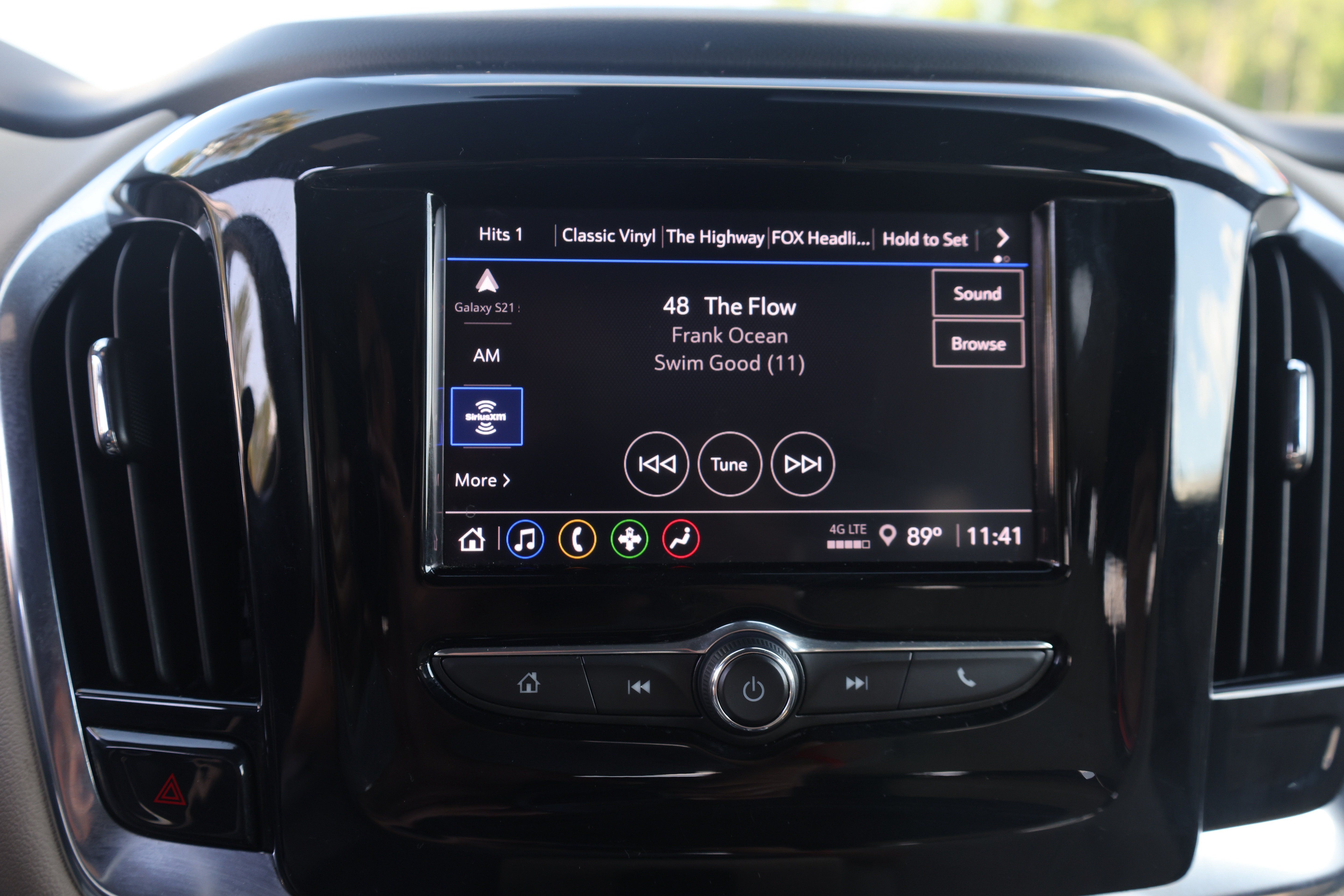 Used 2022 Chevrolet Traverse LS FWD image 9