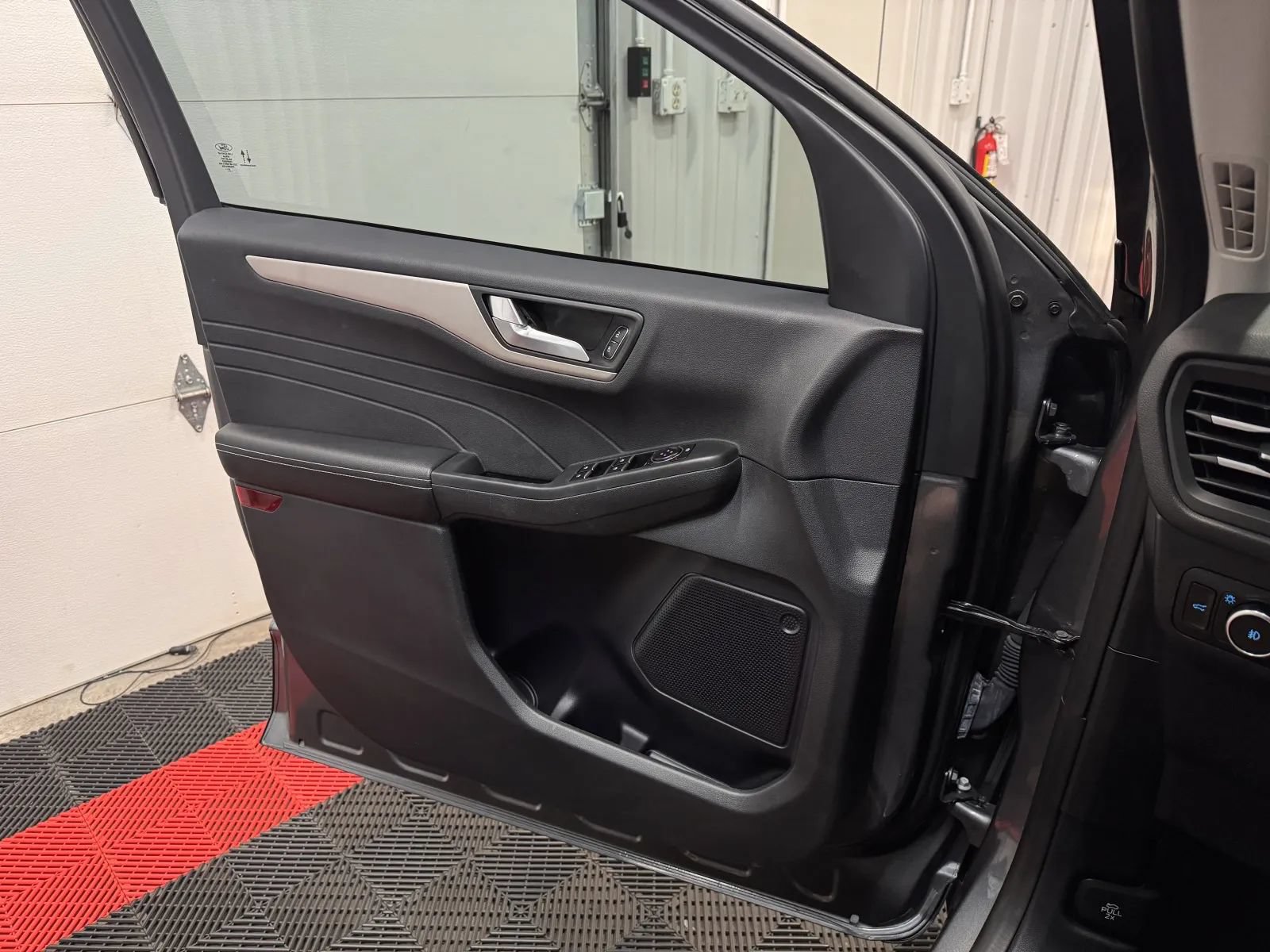 Used 2022 Ford Escape SEL FWD image 25
