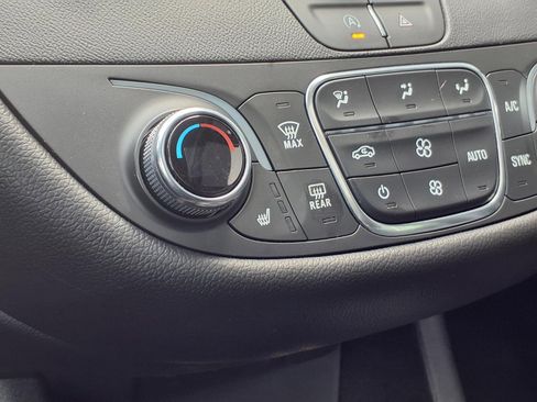 Used 2022 Chevrolet Malibu LT w/ Leather Package image 5