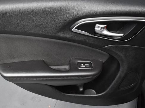 Used 2015 Chrysler 200 Limited FWD image 16