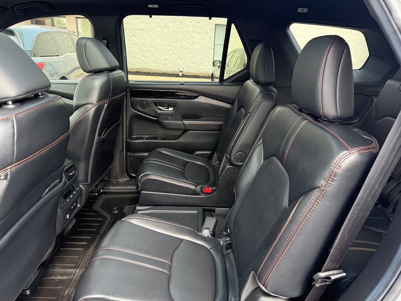 Used 2025 Honda Pilot TrailSport image 21