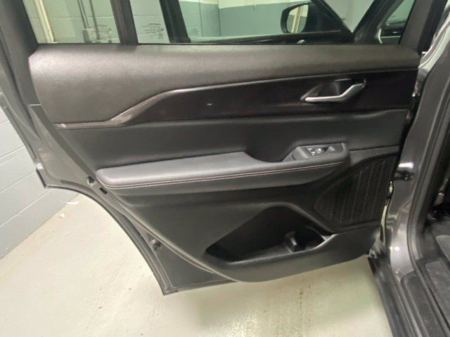 Used 2023 Jeep Grand Cherokee L Laredo w/ Luxury Tech Group I AWD/4WD image 7