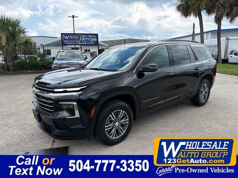 Used 2024 Chevrolet Traverse LT FWD image 1