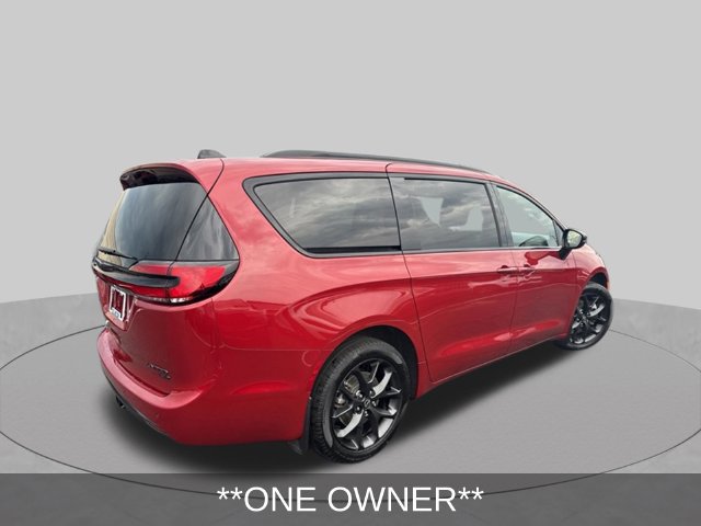 Certified 2025 Chrysler Pacifica Limited w/ Trailer Tow Group AWD/4WD image 4