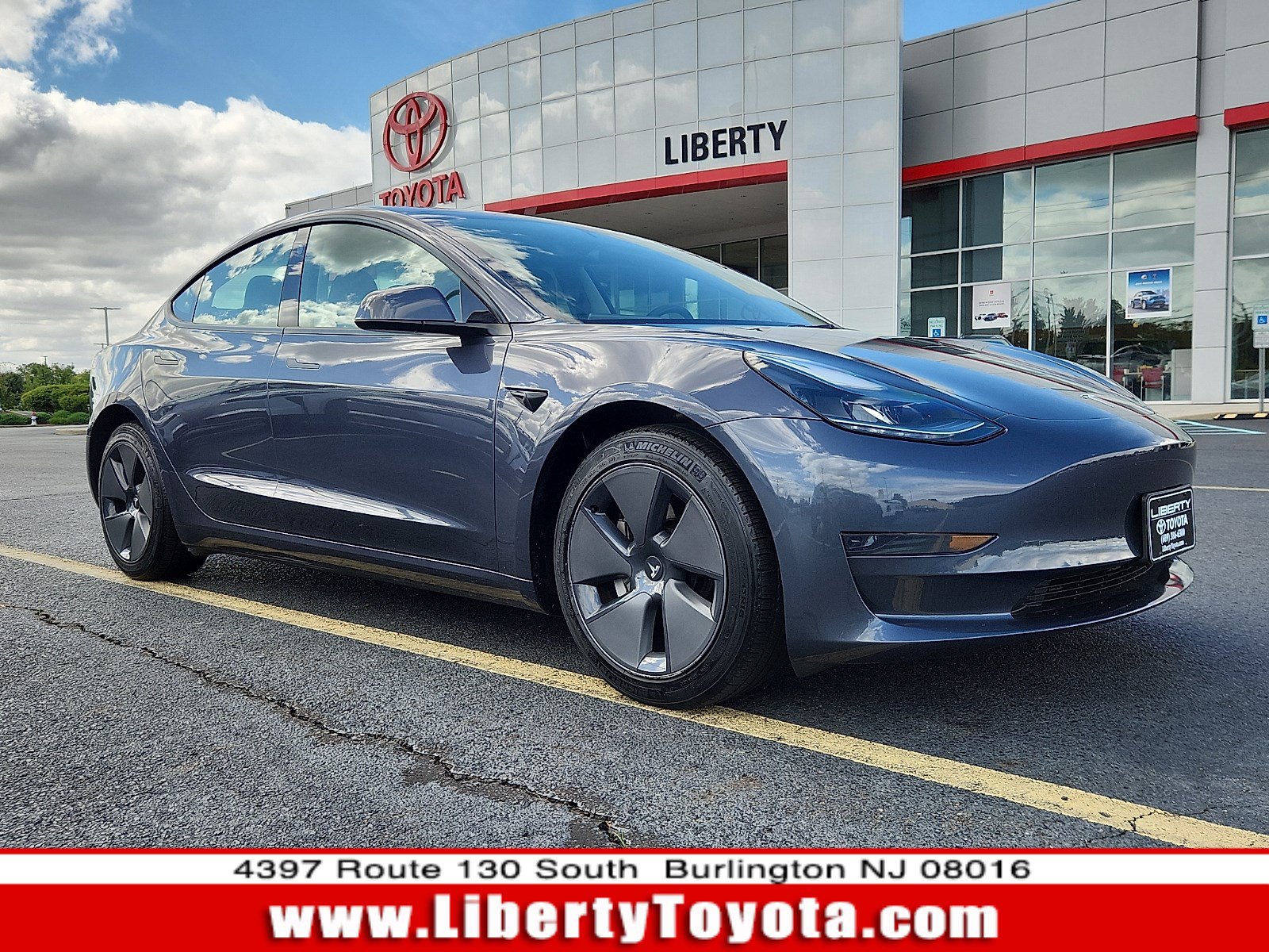 Used 2023 Tesla Model 3 Standard Range RWD image 1