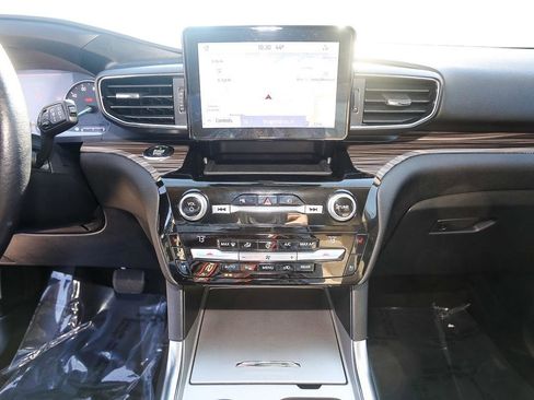 Used 2021 Ford Explorer Limited w/ Hybrid Equipment Group 310A image 16