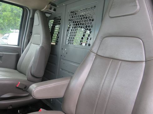 Used 2022 Chevrolet Express 2500 w/ Driver Convenience Package RWD image 19