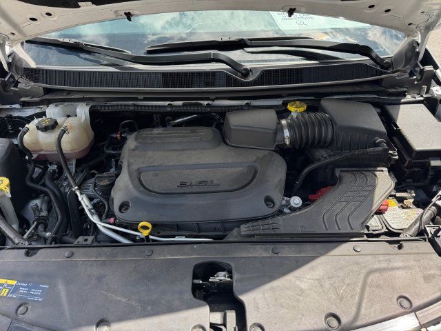 Used 2025 Chrysler Pacifica Limited FWD image 19