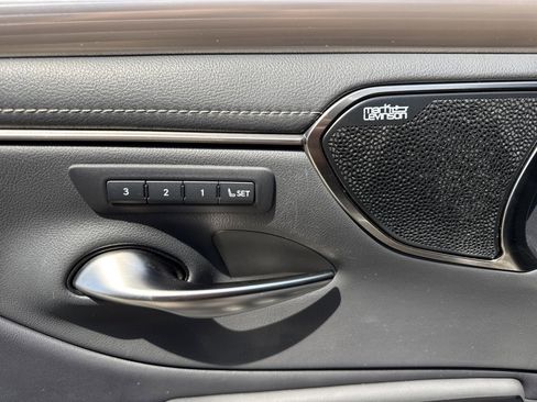 Used 2022 Lexus ES 350 F Sport w/ Accessory Package 2 image 19