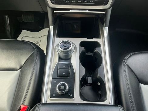 Used 2023 Ford Explorer XLT w/ Equipment Group 202A AWD/4WD image 27